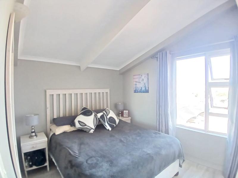 To Let 2 Bedroom Property for Rent in Gordons Bay Western Cape